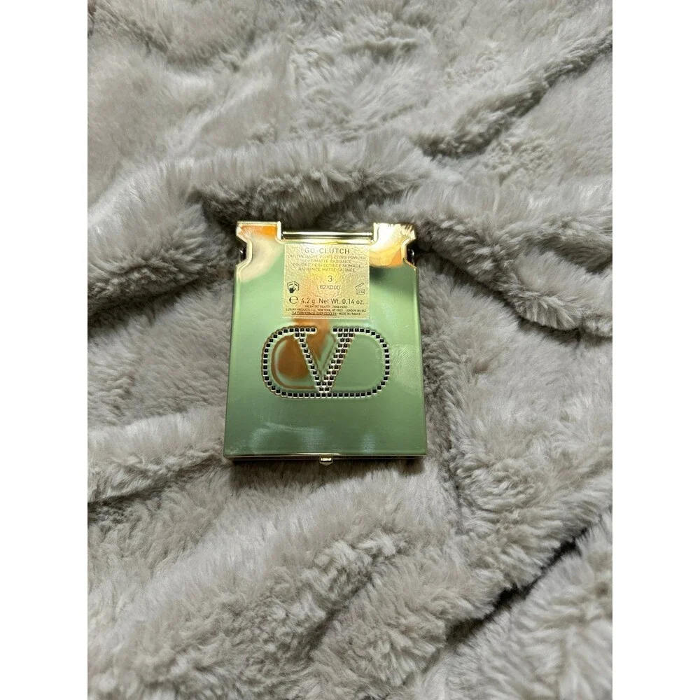 Valentino Go-Clutch Refillable Compact Powder in 03 Light Medium